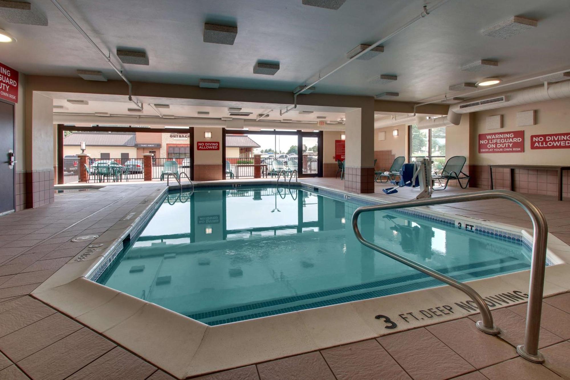 Drury Inn & Suites Μπόουλινγκ Γκριν Εξωτερικό φωτογραφία