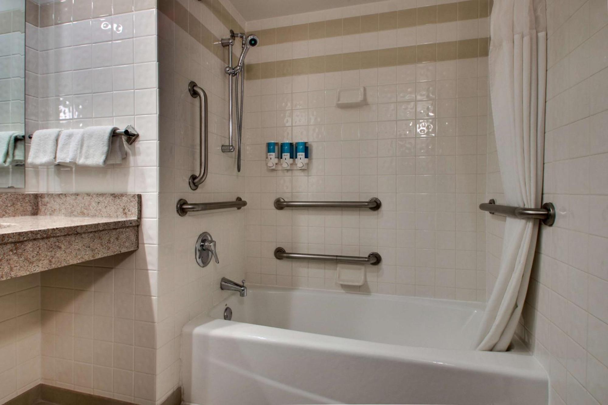 Drury Inn & Suites Μπόουλινγκ Γκριν Εξωτερικό φωτογραφία