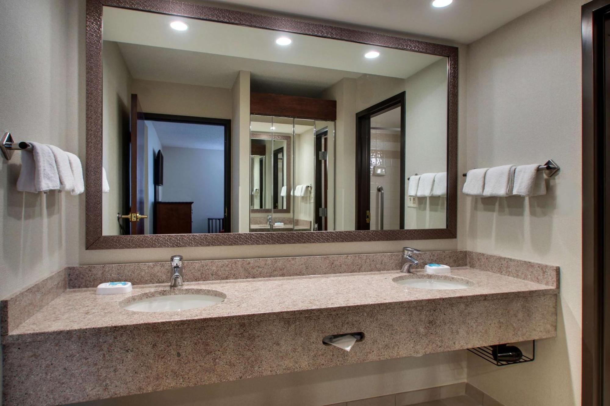 Drury Inn & Suites Μπόουλινγκ Γκριν Εξωτερικό φωτογραφία