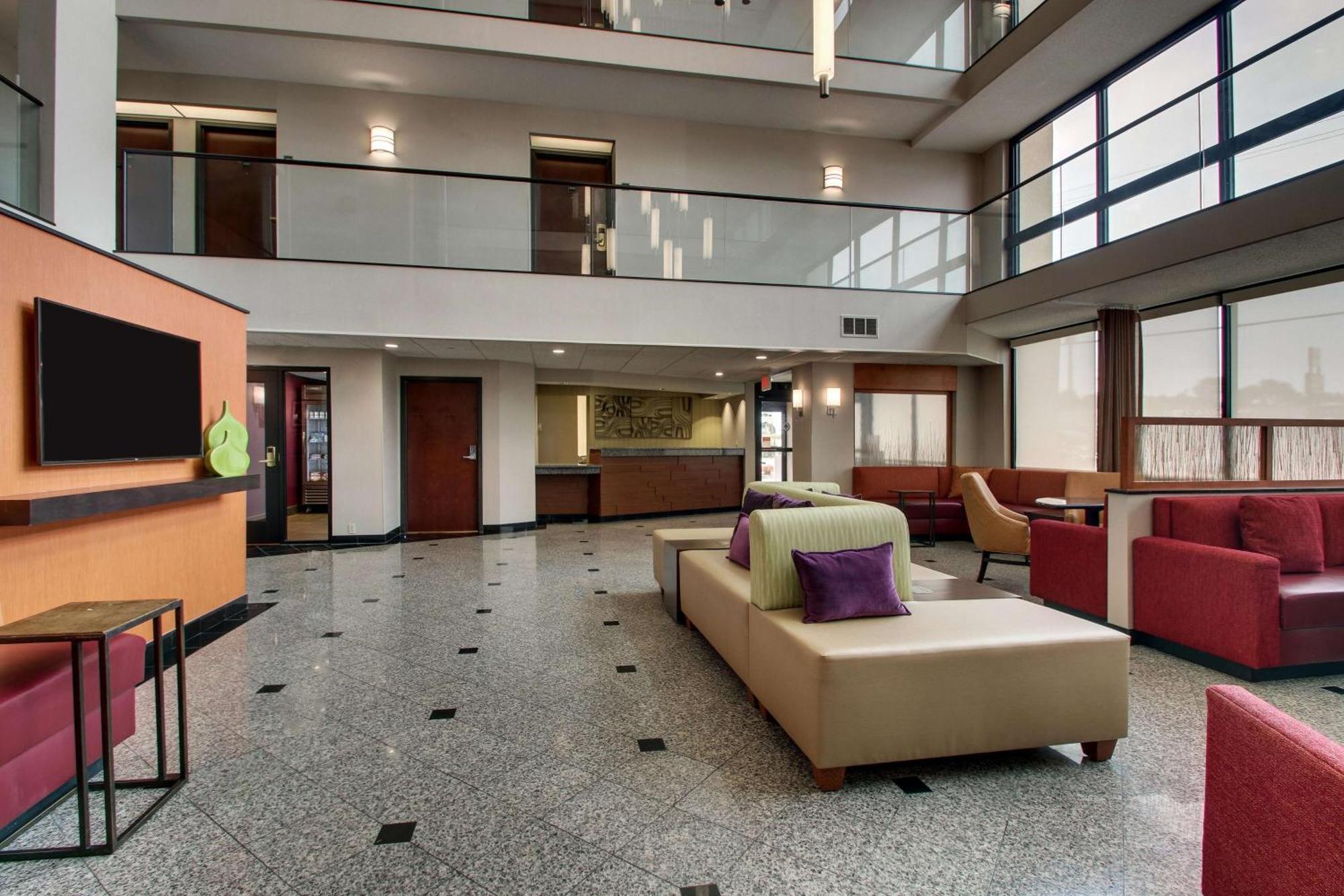 Drury Inn & Suites Μπόουλινγκ Γκριν Εξωτερικό φωτογραφία