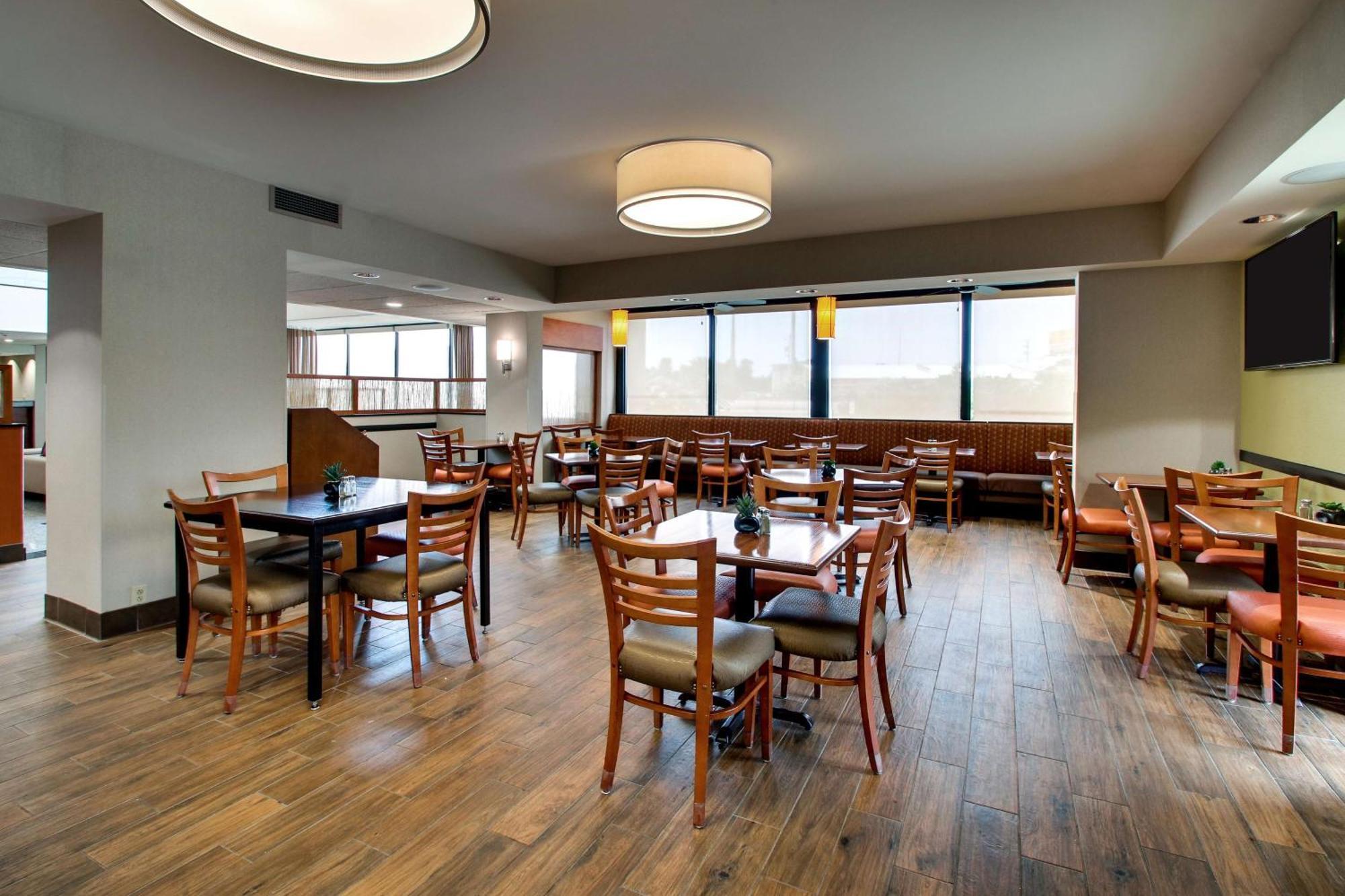 Drury Inn & Suites Μπόουλινγκ Γκριν Εξωτερικό φωτογραφία