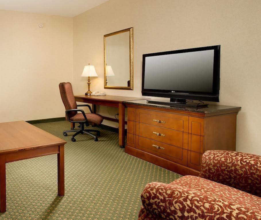 Drury Inn & Suites Μπόουλινγκ Γκριν Εξωτερικό φωτογραφία